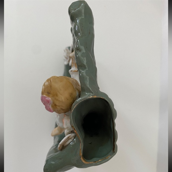 Vintage Ucagco Porcelain Bud Vase Victorian Girl with flowers made in Japan. - Picture 5 of 6